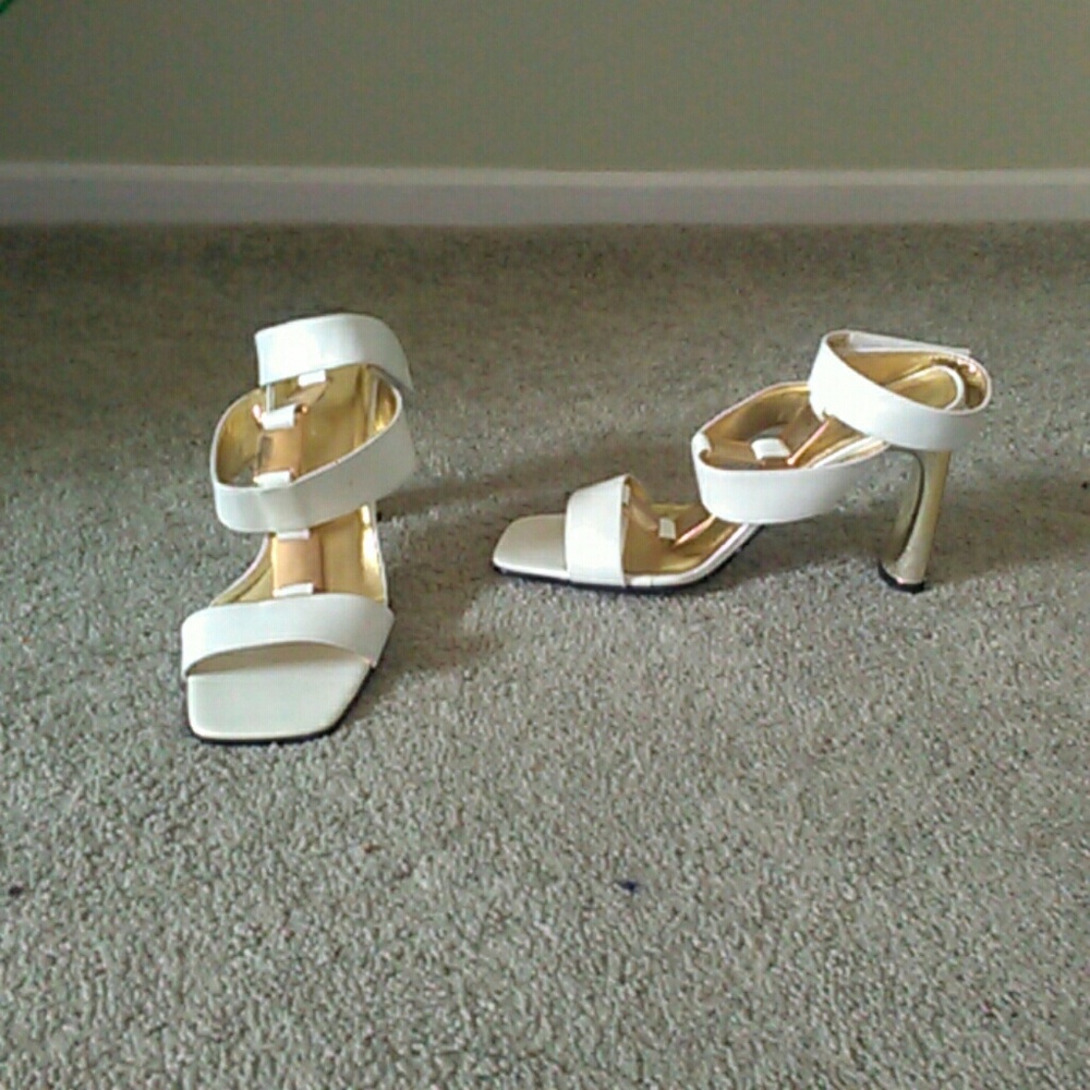 Woman's shoes
